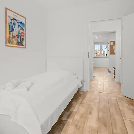 8 Min Per U-bahn Zum Marienplatz - 120 Qm Schwabing - 3 Sz - 2 Baeder - 9 Personen Apartment *