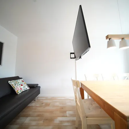 8 Min Per U-bahn Zum Marienplatz - 120 Qm Schwabing - 3 Sz - 2 Baeder - 9 Personen Apartment