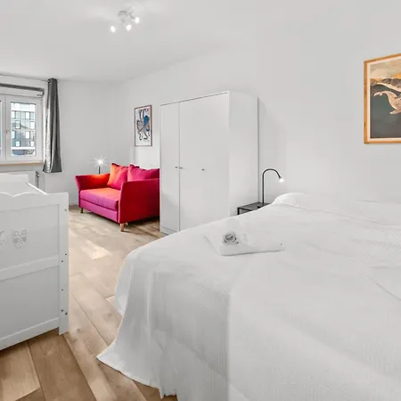 Apartment 8 Min Per U-bahn Zum Marienplatz - 120 Qm Schwabing - 3 Sz - 2 Baeder - 9 Personen Munich