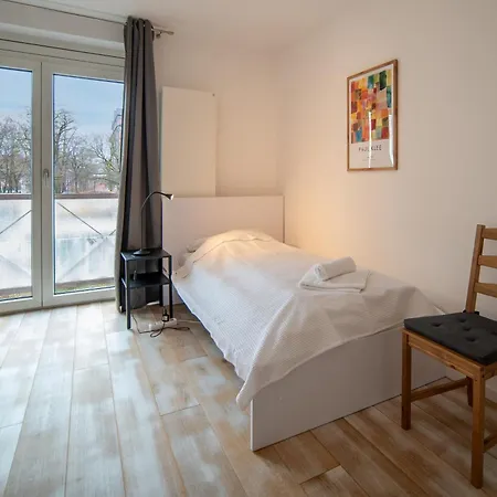 8 Min Per U-bahn Zum Marienplatz - 120 Qm Schwabing - 3 Sz - 2 Baeder - 9 Personen Apartment