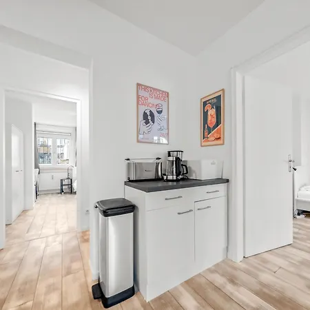 8 Min Per U-bahn Zum Marienplatz - 120 Qm Schwabing - 3 Sz - 2 Baeder - 9 Personen * Munich