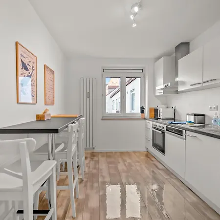 8 Min Per U-bahn Zum Marienplatz - 120 Qm Schwabing - 3 Sz - 2 Baeder - 9 Personen Apartment *