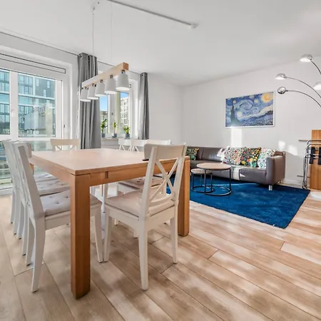 8 Min Per U-bahn Zum Marienplatz - 120 Qm Schwabing - 3 Sz - 2 Baeder - 9 Personen Appartement *
