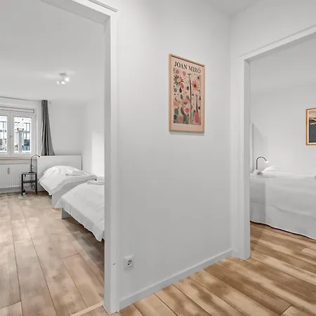 8 Min Per U-bahn Zum Marienplatz - 120 Qm Schwabing - 3 Sz - 2 Baeder - 9 Personen Appartement München