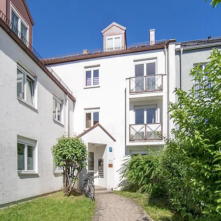 8 Min Per U-bahn Zum Marienplatz - 120 Qm Schwabing - 3 Sz - 2 Baeder - 9 Personen Appartement