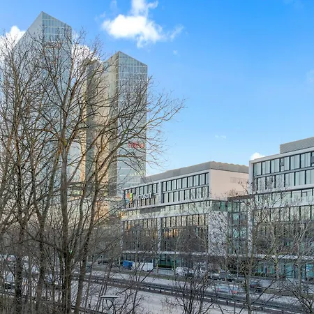 8 Min Per U-bahn Zum Marienplatz - 120 Qm Schwabing - 3 Sz - 2 Baeder - 9 Personen Munich