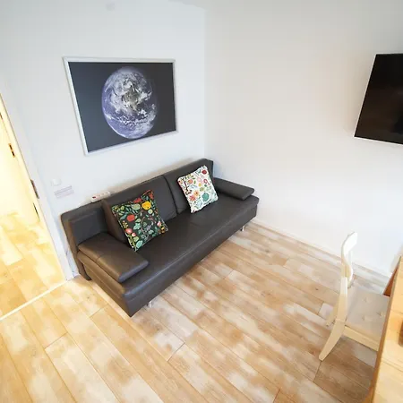 8 Min Per U-bahn Zum Marienplatz - 120 Qm Schwabing - 3 Sz - 2 Baeder - 9 Personen Apartment