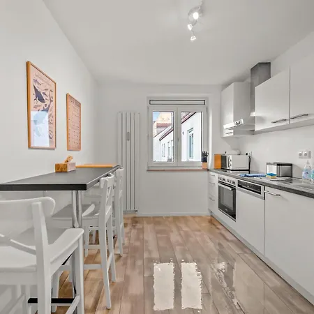 Apartment 8 Min Per U-bahn Zum Marienplatz - 120 Qm Schwabing - 3 Sz - 2 Baeder - 9 Personen Munich