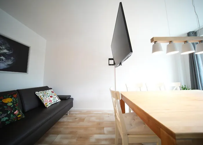 8 Min Per U-bahn Zum Marienplatz - 120 Qm Schwabing - 3 Sz - 2 Baeder - 9 Personen Appartement