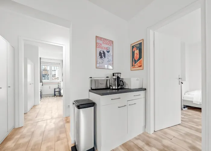 8 Min Per U-bahn Zum Marienplatz - 120 Qm Schwabing - 3 Sz - 2 Baeder - 9 Personen * München