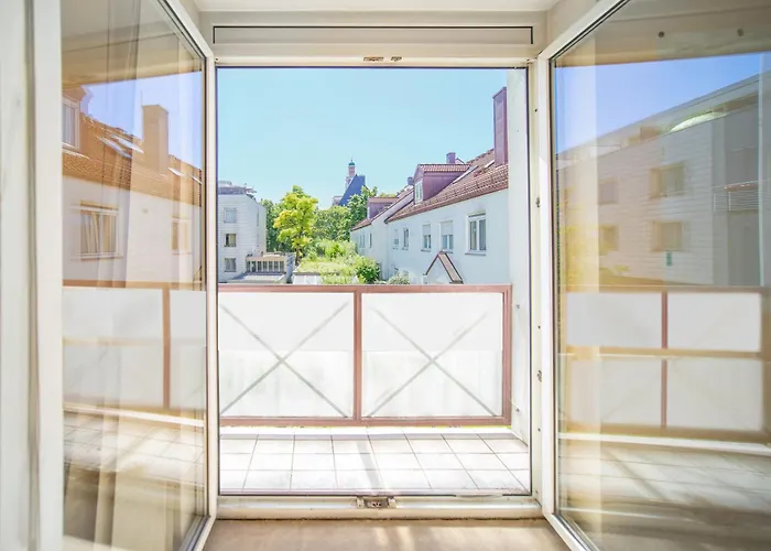 8 Min Per U-bahn Zum Marienplatz - 120 Qm Schwabing - 3 Sz - 2 Baeder - 9 Personen München