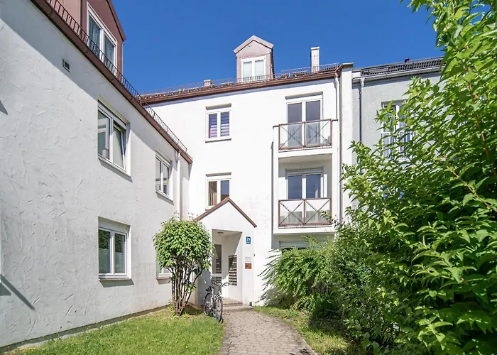 8 Min Per U-bahn Zum Marienplatz - 120 Qm Schwabing - 3 Sz - 2 Baeder - 9 Personen Appartement