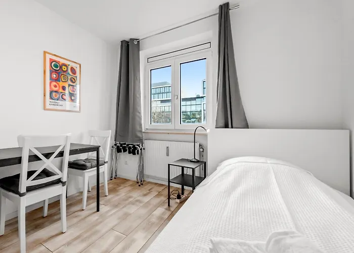 8 Min Per U-bahn Zum Marienplatz - 120 Qm Schwabing - 3 Sz - 2 Baeder - 9 Personen Appartement München